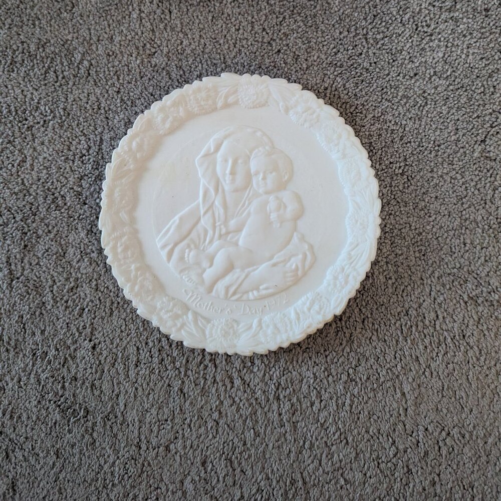Collectible Mother's Day Plates by Fenton, 1972